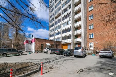 2 комн Челюскинцев 18/1 - 63