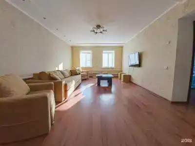 недалеко от центра города.