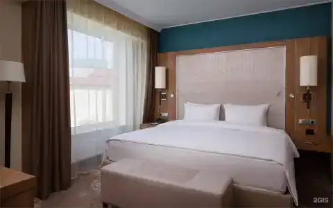 DoubleTree by Hilton - 90