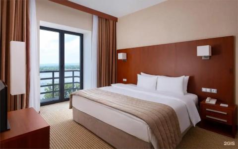 Холидэй Инн - 95