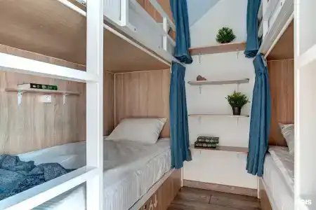 Roomy Hostel - 77