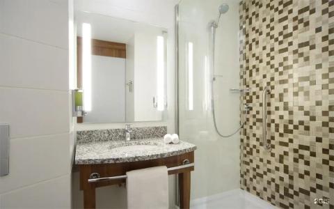 Hampton by Hilton - 85