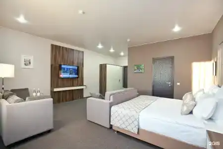 L'Hotel - 11