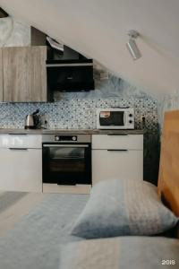 12 месяцев - 34