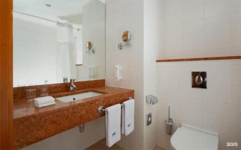 Холидэй Инн - 145