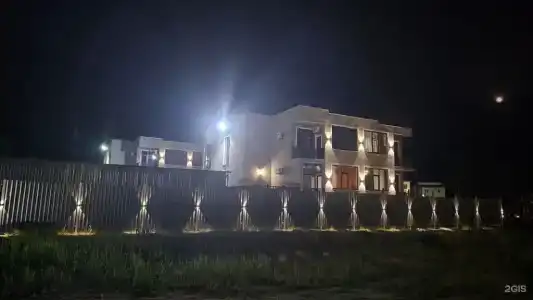 Дом с бассейном - 1