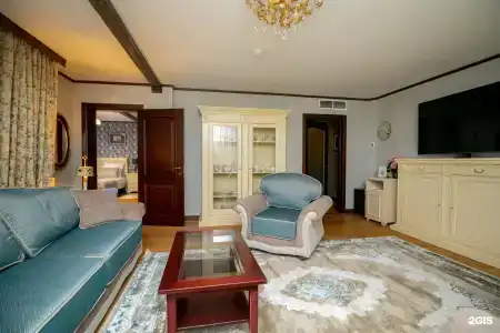 Губернский - 105