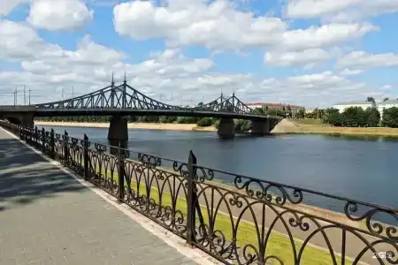 на набережной Степана Разина 15 - 16