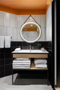 Hampton by Hilton - 22