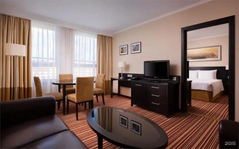 Cort Inn - 72