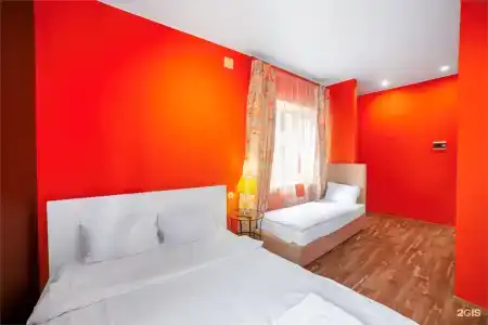 Avia House - 96