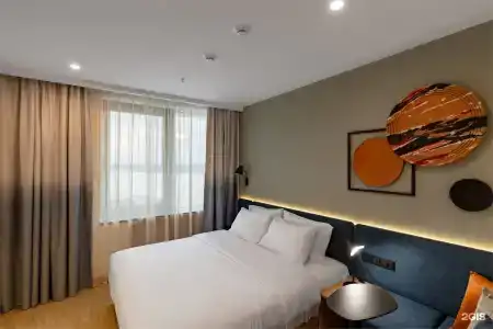 Hampton by Hilton - 11