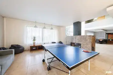 Современный коттедж с бассейном - 38