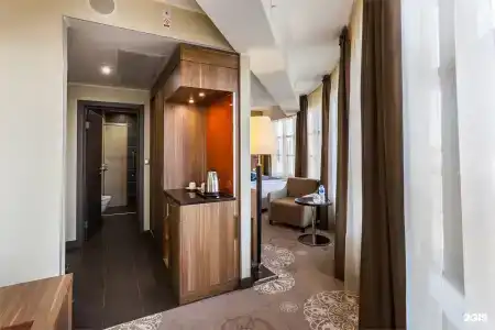 DoubleTree by Hilton - 118
