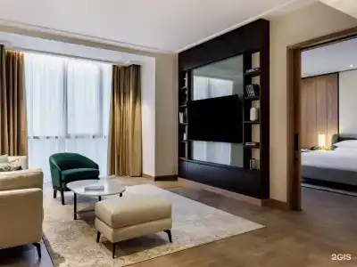 Hyatt Regency - 92