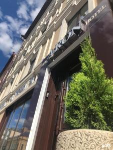 Арон - 31