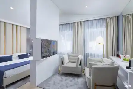 V Hotel - 8