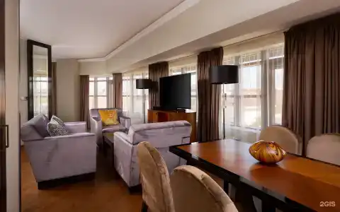 DoubleTree by Hilton - 35