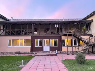 Трак Хаус Гостиница - 0