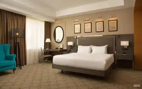 DoubleTree by Hilton - 9