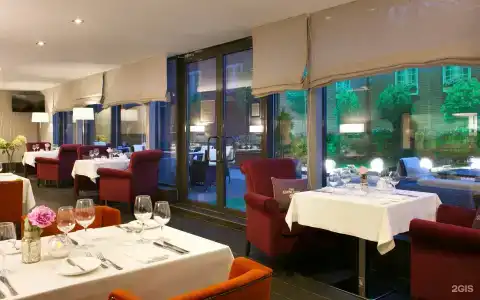 DoubleTree by Hilton - 55