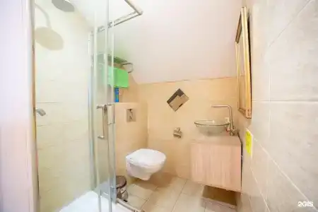 Avia House - 82