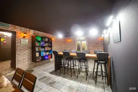 Avia House - 3