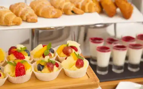 DoubleTree by Hilton - 25