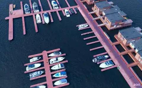 в яхт-клубе Адмирал - 77