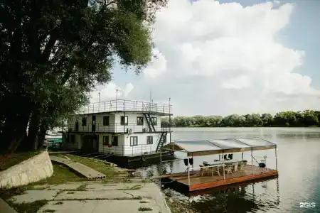 Дебаркадер базы отдыха Мастер - 17