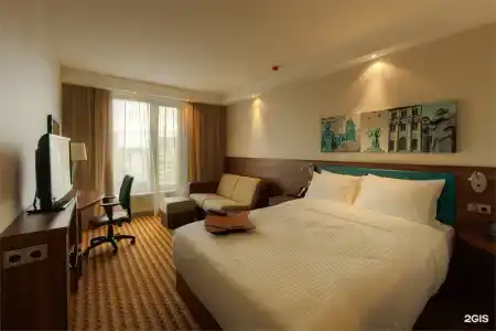 Hampton by Hilton - 17