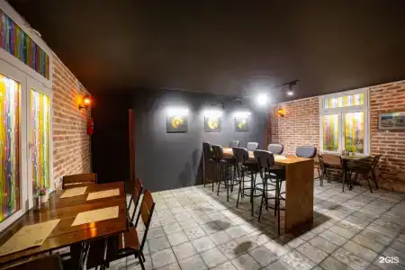 Avia House - 78
