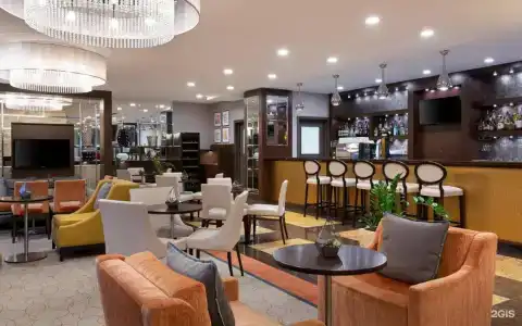 DoubleTree by Hilton - 8