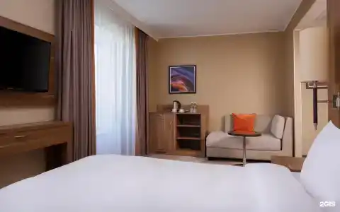 DoubleTree by Hilton - 43