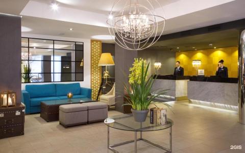 DoubleTree by Hilton - 53