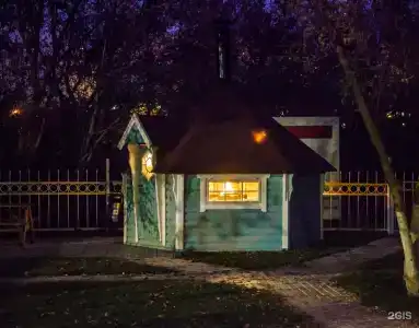 У Кремля - 52