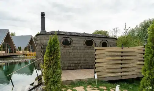 The Les - 17