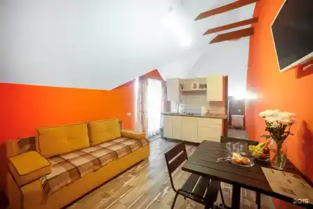 Avia House - 9