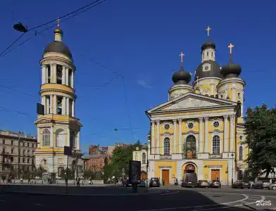 Вернисаж на Ушинского - 38