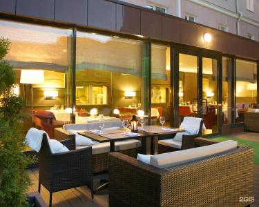 DoubleTree by Hilton - 44