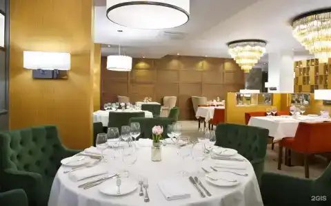 DoubleTree by Hilton - 21