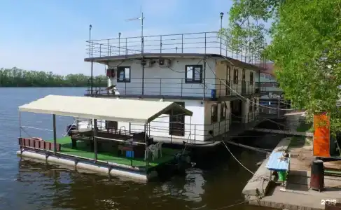 Дебаркадер базы отдыха Мастер - 1