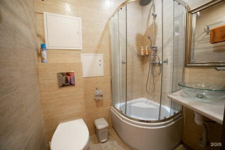 Avia House - 83