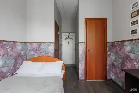Academ Inn - 85