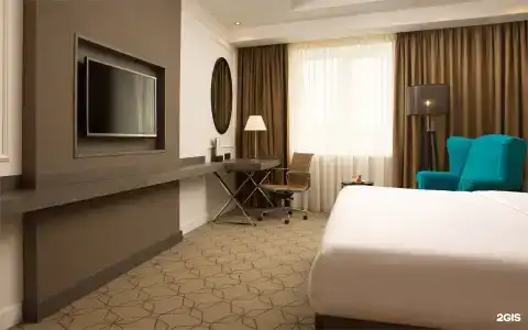DoubleTree by Hilton - 11