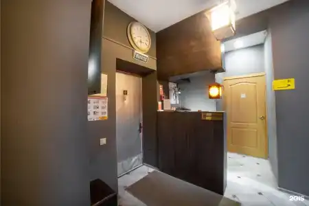 Avia House - 16