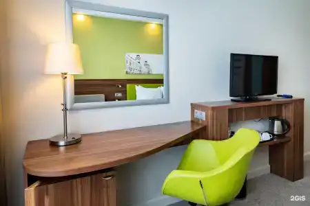 Hampton by Hilton - 5