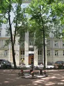 У фонтана - 60