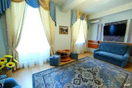 У фонтана - 8