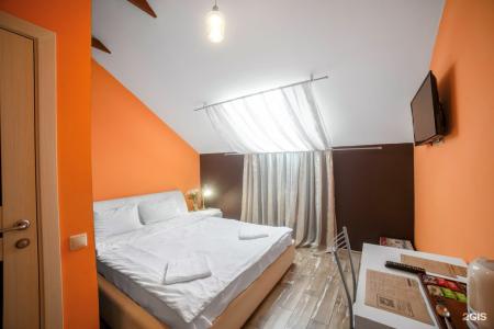 Avia House - 40